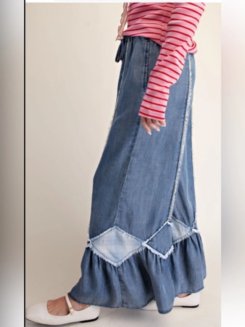 395 RUFFLE BOTTOM WASHED CHAMBRAY
PANTS - Picture 3 of 3
